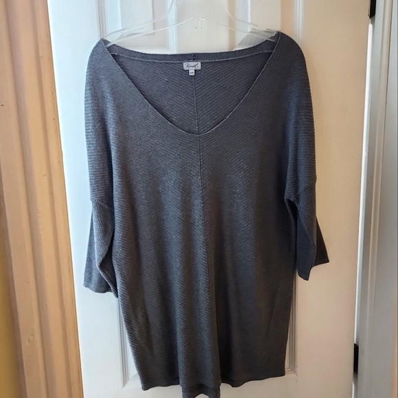 Women's mid length sleeve top - Picture 1 of 2